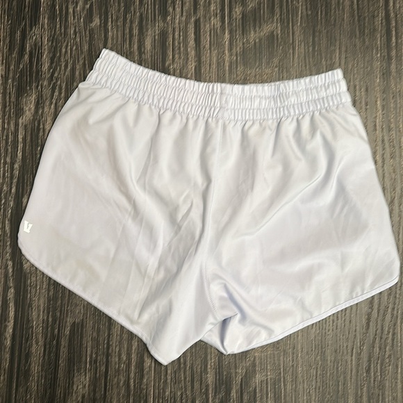 Vuori Women’s Clementine Short 2.0 4” Inseam in Periwinkle, Size Large - Picture 11 of 14